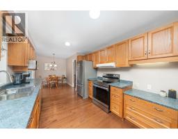 912 VARSITY CRESCENT - 7