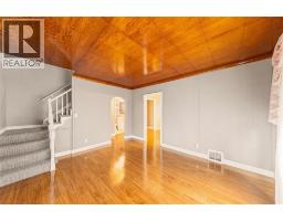 748 Alexander STREET - 10