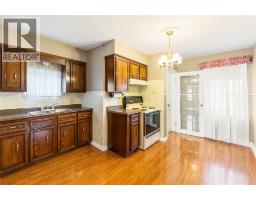 748 Alexander STREET - 11