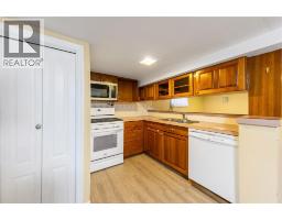 748 Alexander STREET - 18