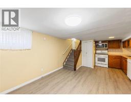 748 Alexander STREET - 19