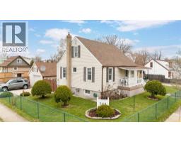 748 Alexander STREET - 2