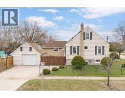 748 Alexander STREET - 3