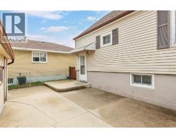 748 Alexander STREET - 4