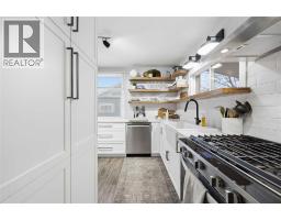 323 MARIA STREET - 11