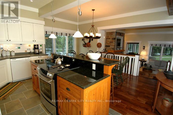 VILLA16 - 1020 BIRCH GLEN ROAD
