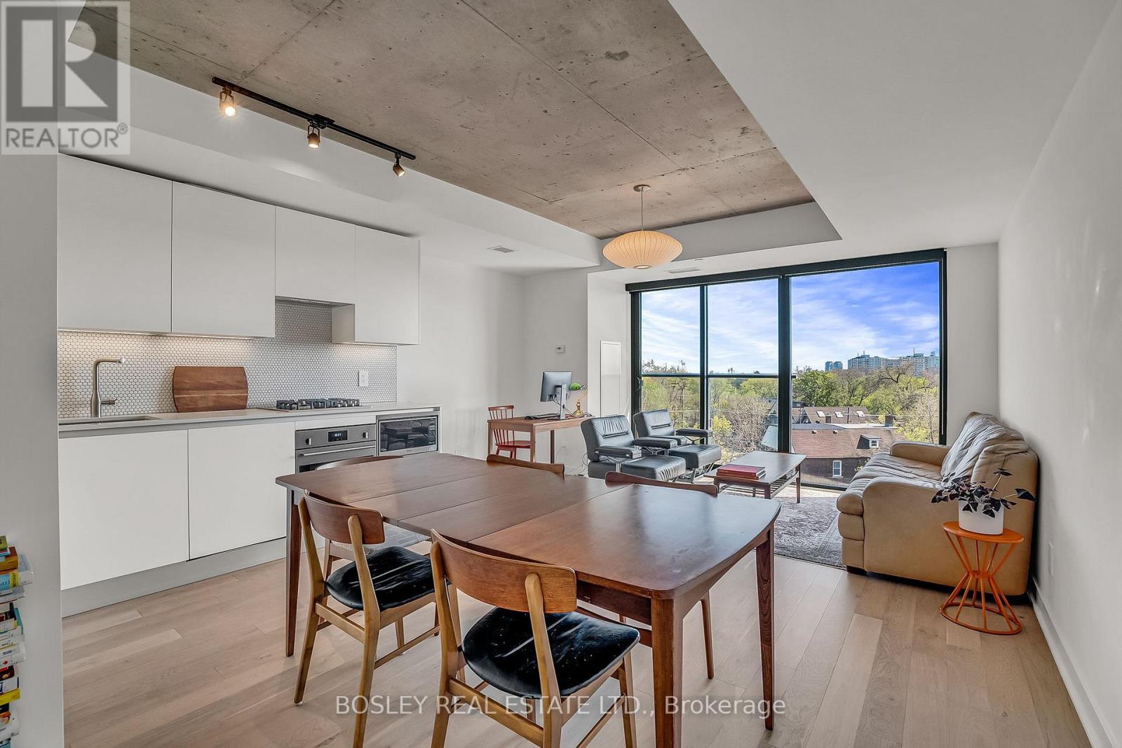 Property image - 522 - 2720 DUNDAS STREET W|Toronto (Junction Area), Ontario M6P0C3