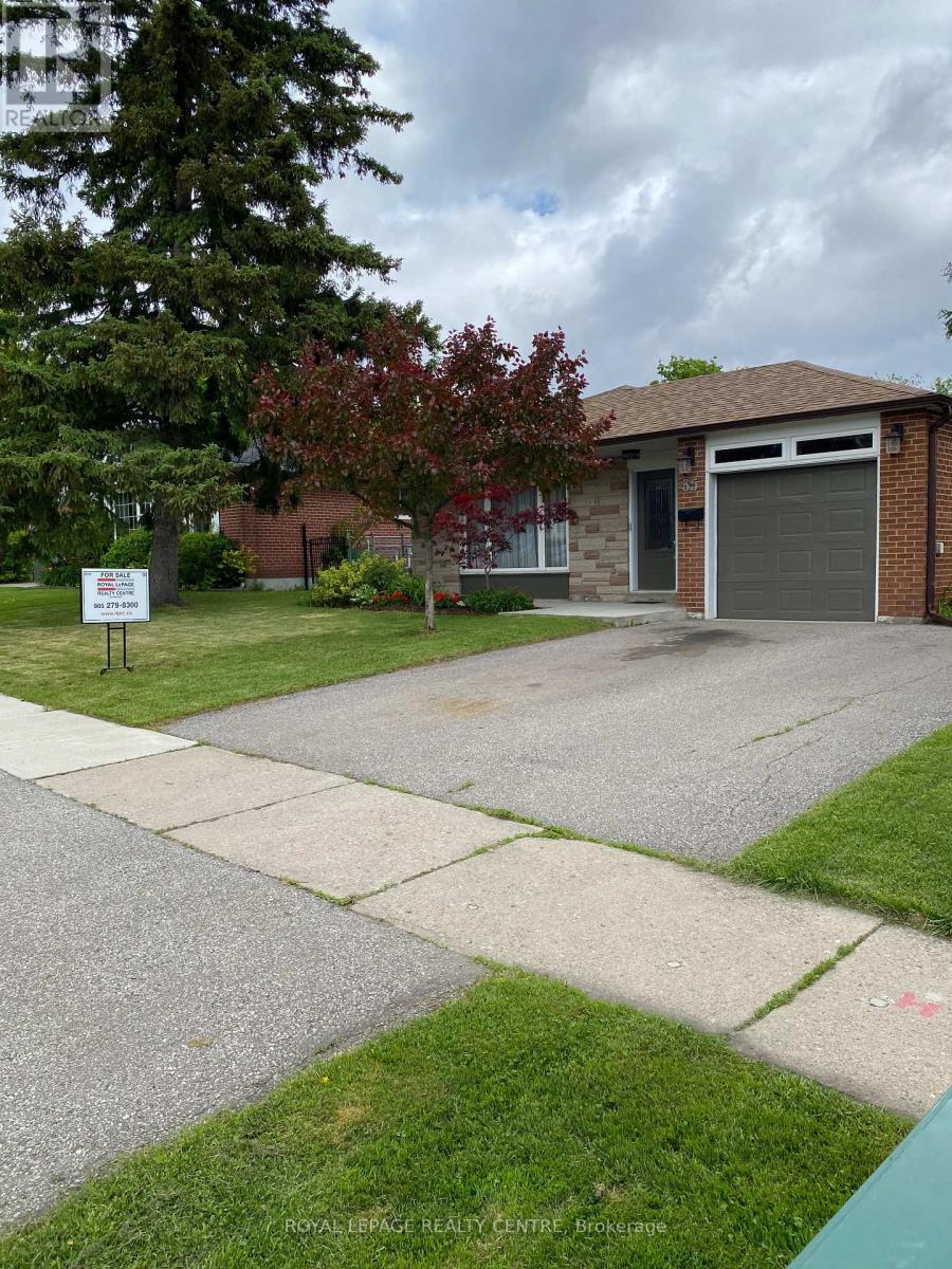 3 + 1 Bedroom House Under $900K – 35 AINTREE CRESCENT|Brampton (Avondale), Ontario L6T2T2
