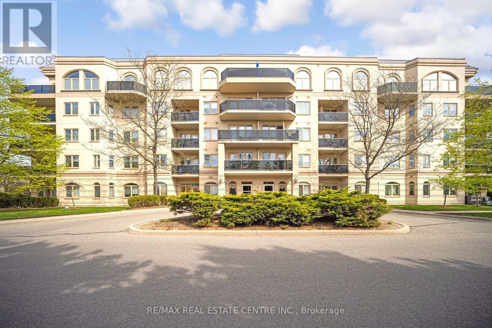 Property image for 301 - 3 DAYSPRING CIRCLE|Brampton (Goreway Drive Corridor), Ontario L6P1B7