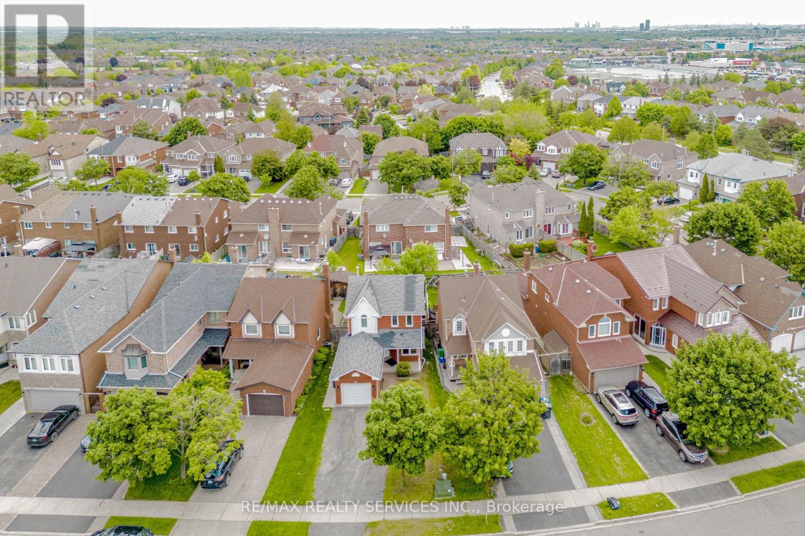 Property image for 40 BIGHORN CRESCENT|Brampton (Sandringham-Wellington), Ontario L6R1G5