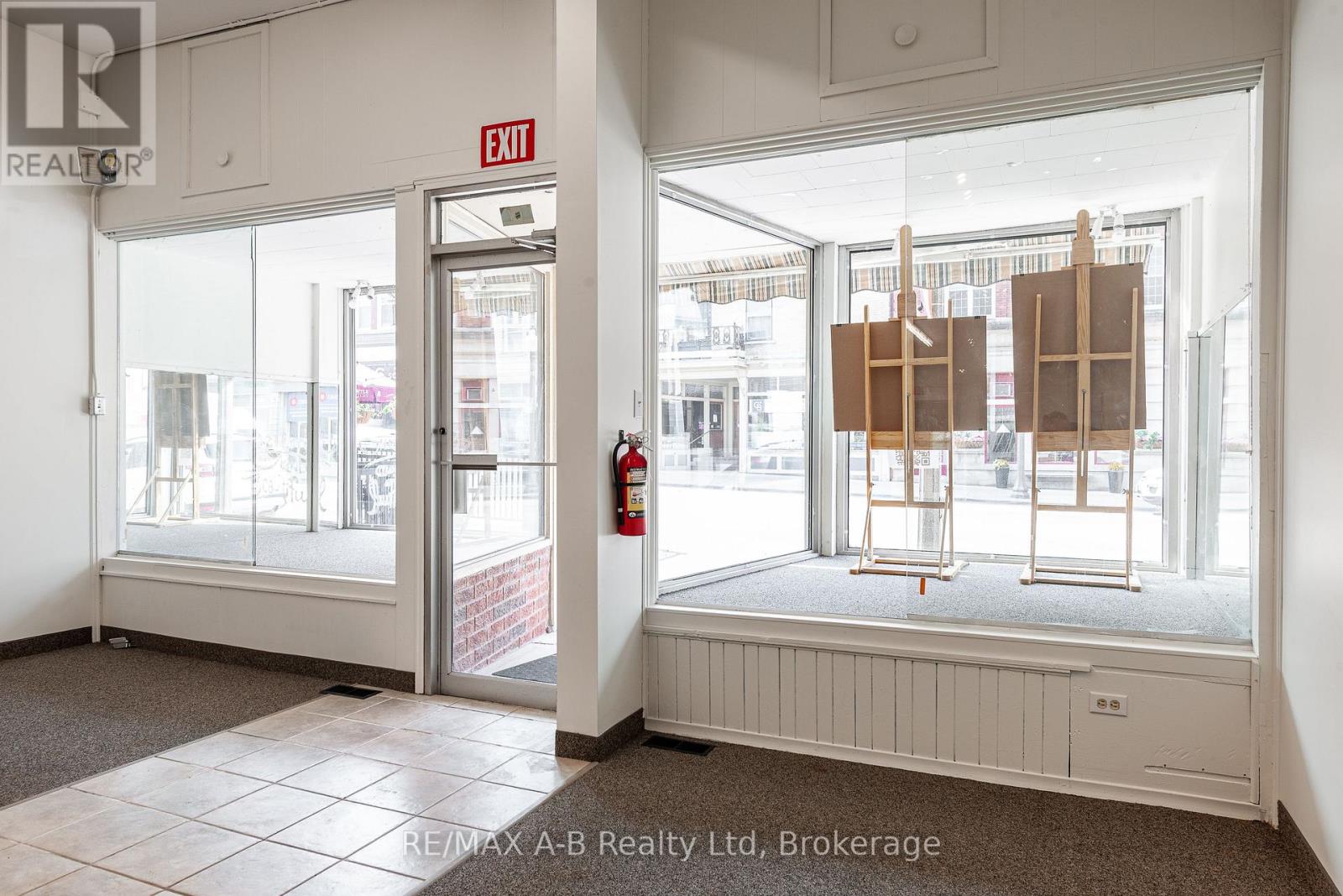 まりページ For sale: 141-143 QUEEN STREET E, St. Marys, Ontario N4X1A3