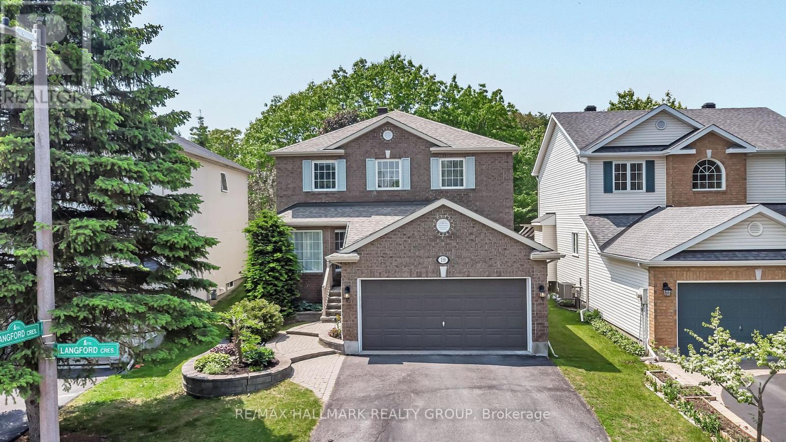 Property image for 19 LANGFORD CRESCENT|Ottawa, Ontario K2K2N5