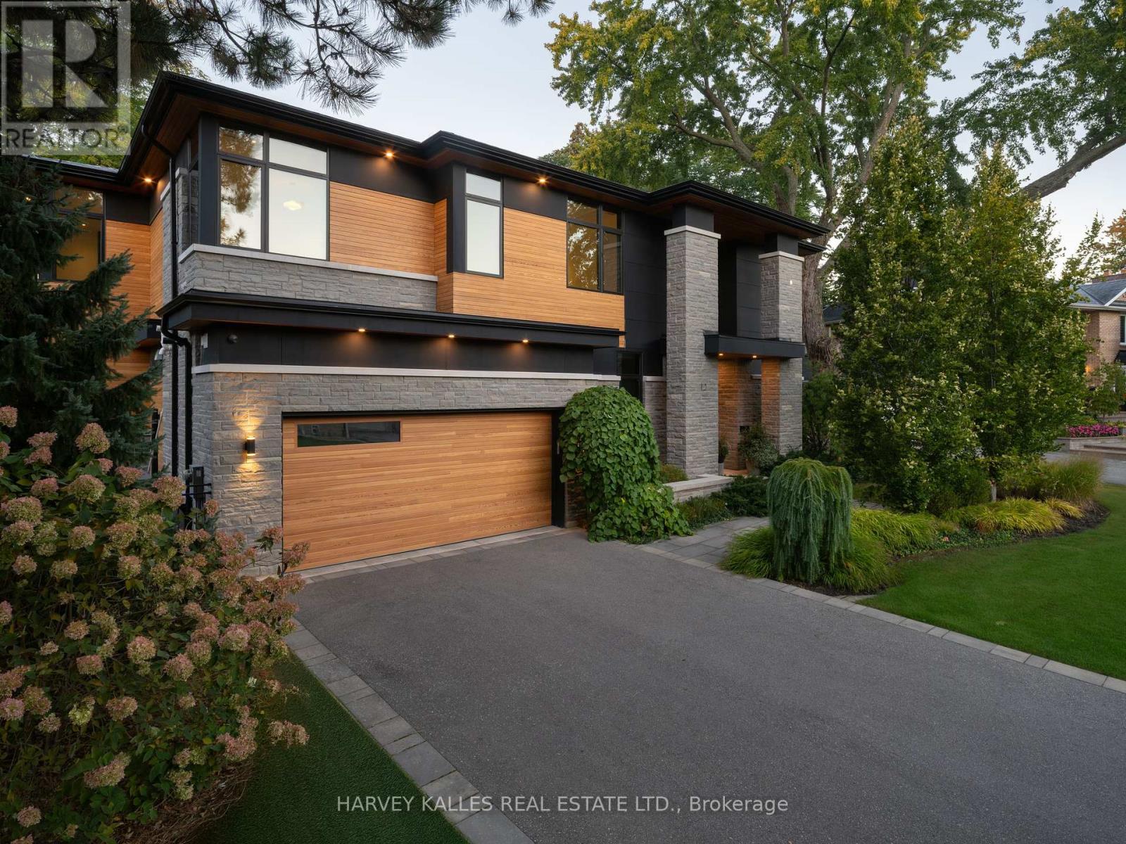 Property image for 12 TETBURY CRESCENT|Toronto (Parkwoods-Donalda), Ontario M3A3G3