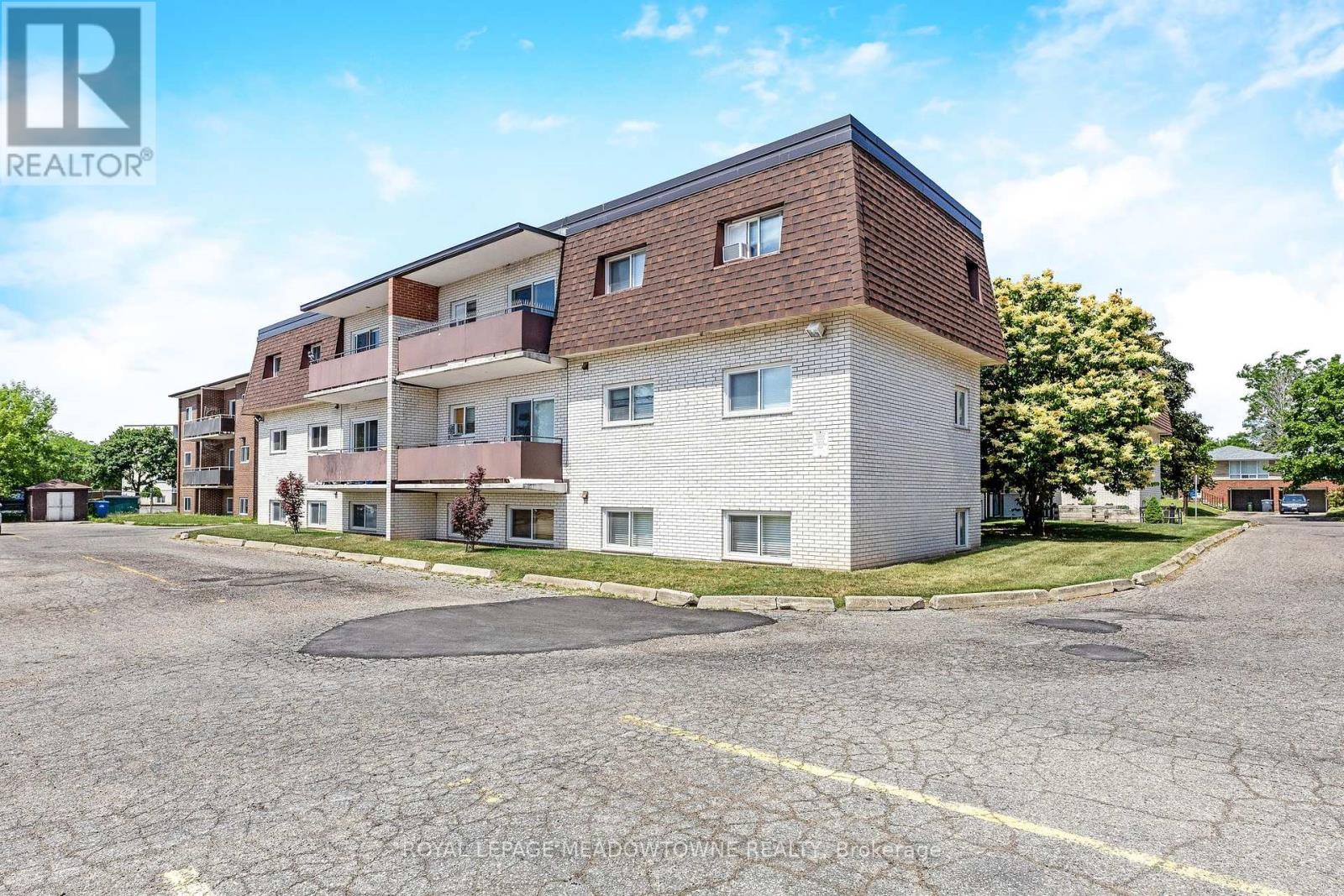 Property image for 203 - 53 CONROY CRESCENT|Guelph (Dovercliffe Park/Old University), Ontario N1G2V5