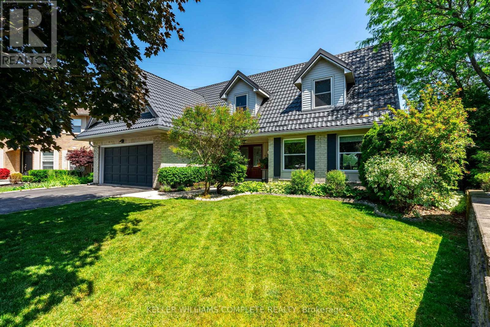 Property image for 16 SUNFLOWER CRESCENT|Hamilton (Iroquoia Heights), Ontario L9K1C2