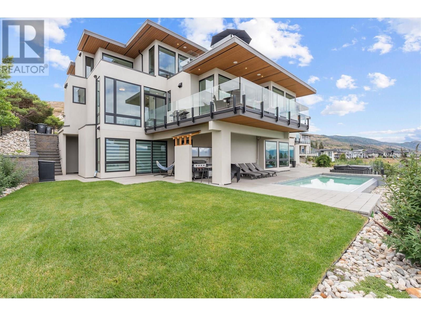 For sale: 449 Swan Drive, Kelowna, British Columbia V1W5L9