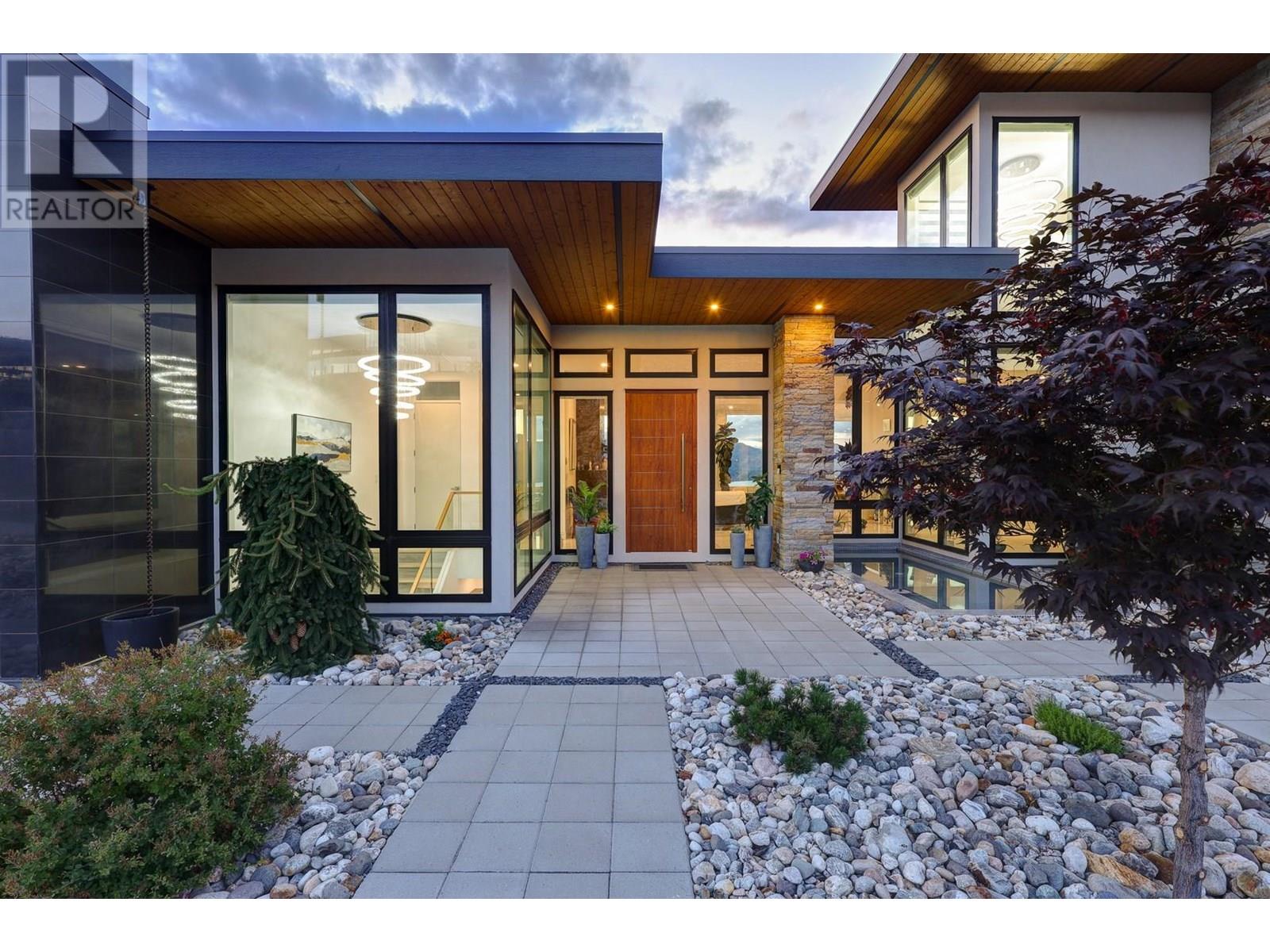 For sale: 449 Swan Drive, Kelowna, British Columbia V1W5L9