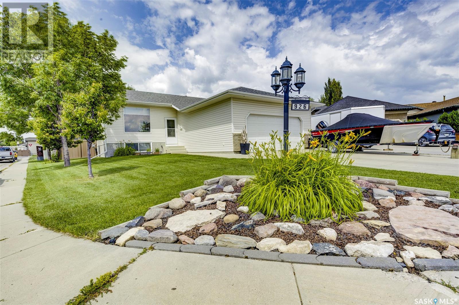 Property image for 926 Overholt TERRACE|Saskatoon, Saskatchewan S7N4S7