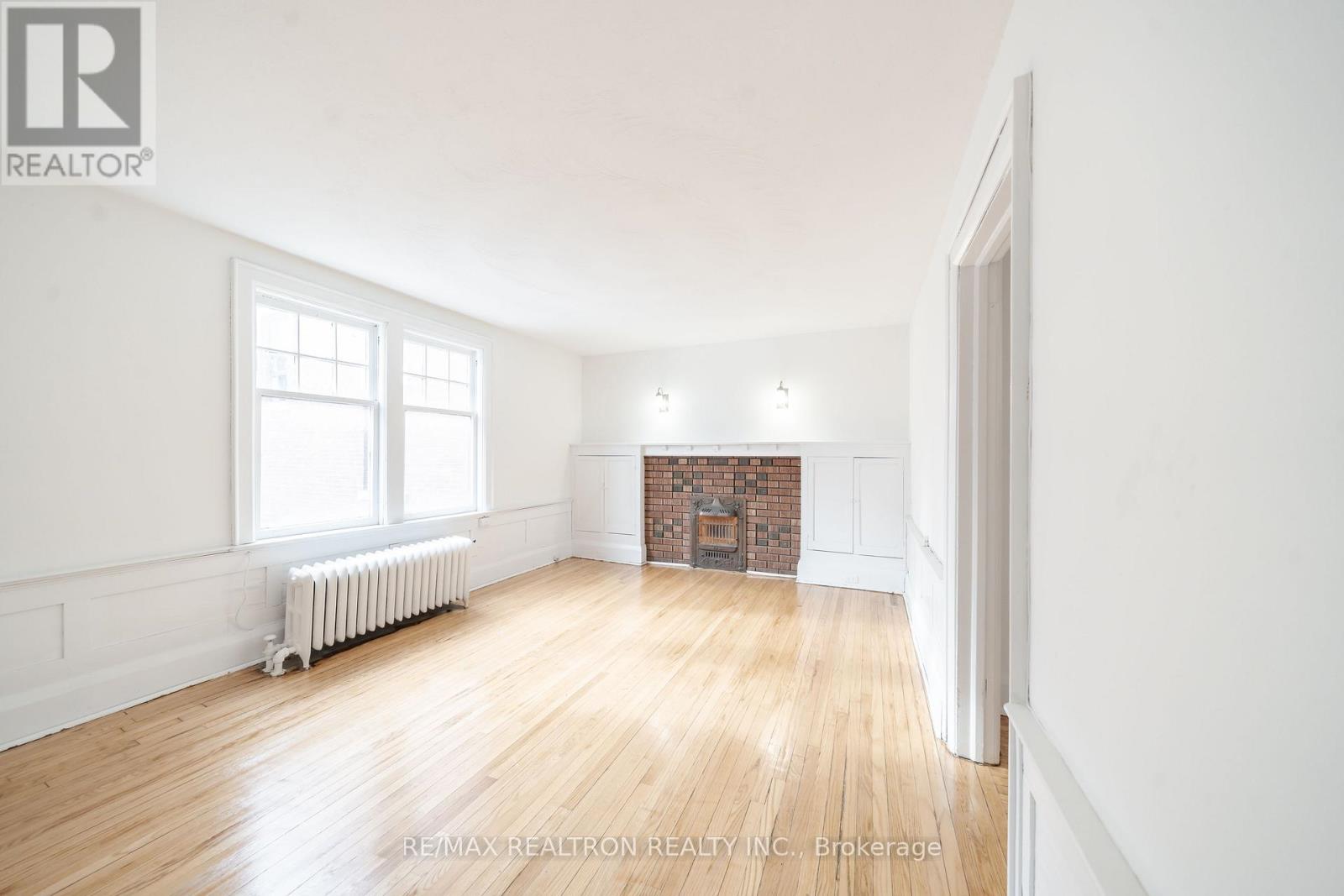Property image for 49 - 8 KINGSTON ROAD|Toronto (Woodbine Corridor), Ontario M4L2S4