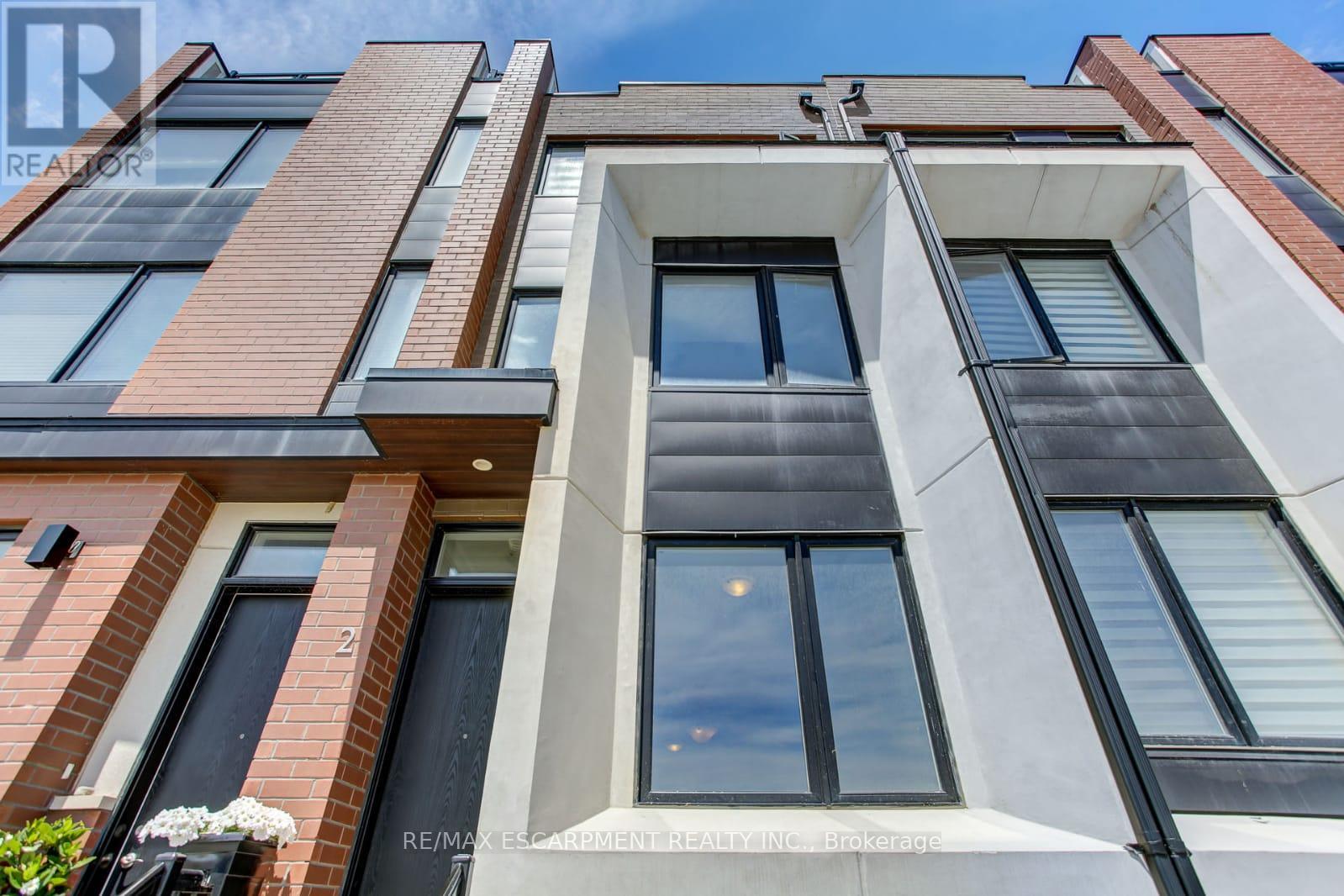 Property image for 2 - 130 FREDERICK TISDALE DRIVE|Toronto (Downsview-Roding-CFB), Ontario M3K0A5