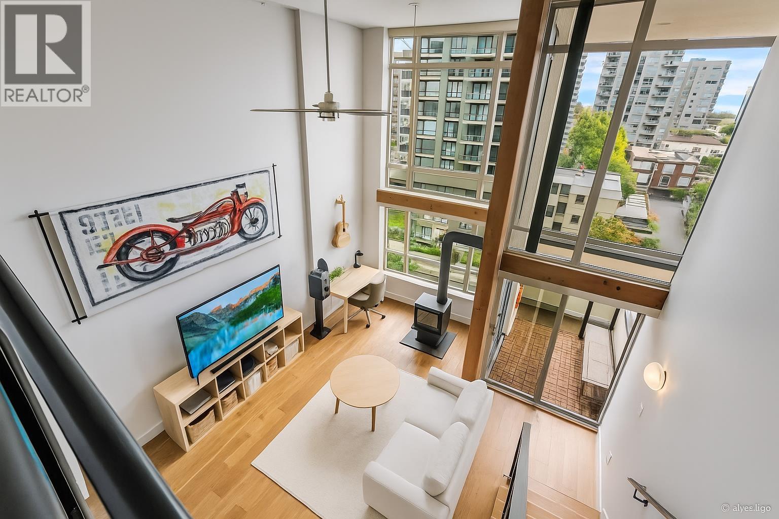 For sale: 402 10 RENAISSANCE SQUARE, New Westminster, British Columbia ...