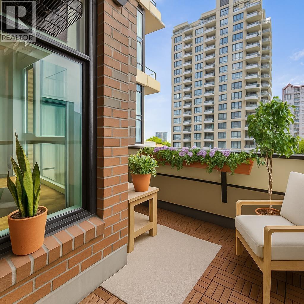 For sale: 402 10 RENAISSANCE SQUARE, New Westminster, British Columbia ...