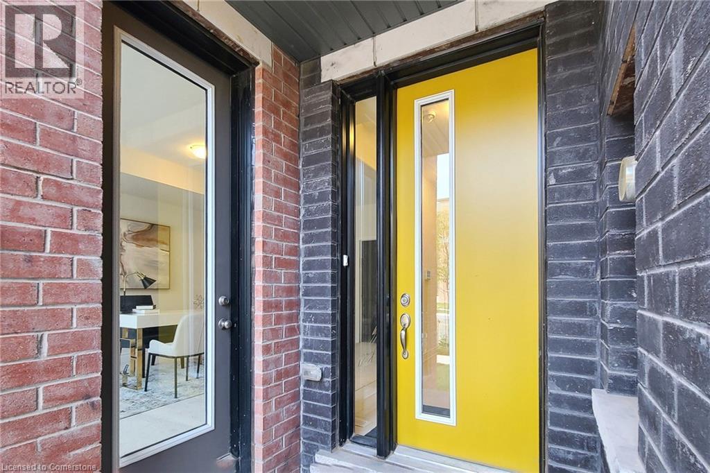 Row / Townhouse for Sale in 6 MARVIN Avenue|Oakville, Ontario L6H0Z8 3