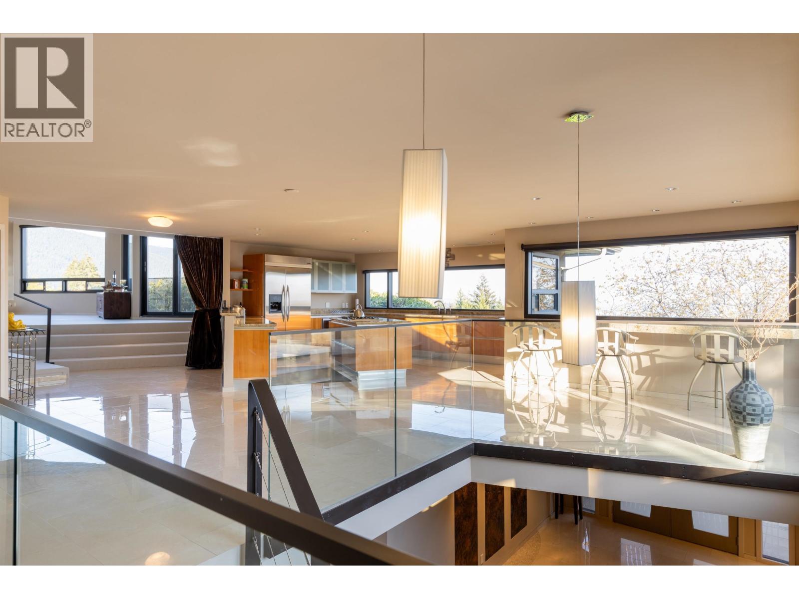 For sale: 1109 HILLSIDE ROAD, West Vancouver, British Columbia