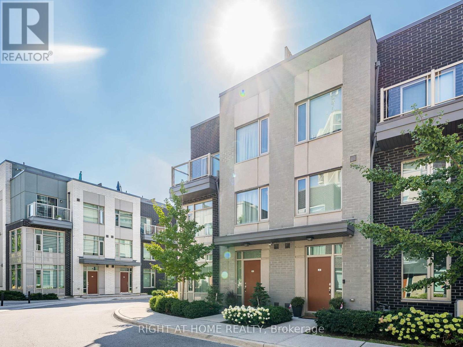 Property image for 44 - 26 APPLEWOOD LANE|Toronto (Etobicoke West Mall), Ontario M9C0C1