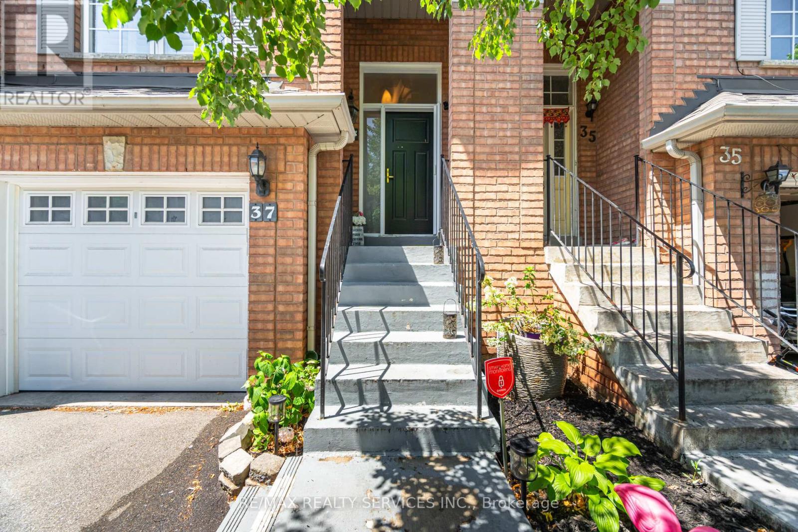 Row / Townhouse for Sale in 37 - 170 HAVELOCK DRIVE|Brampton (Fletcher's Creek South), Ontario L6W4T3 2