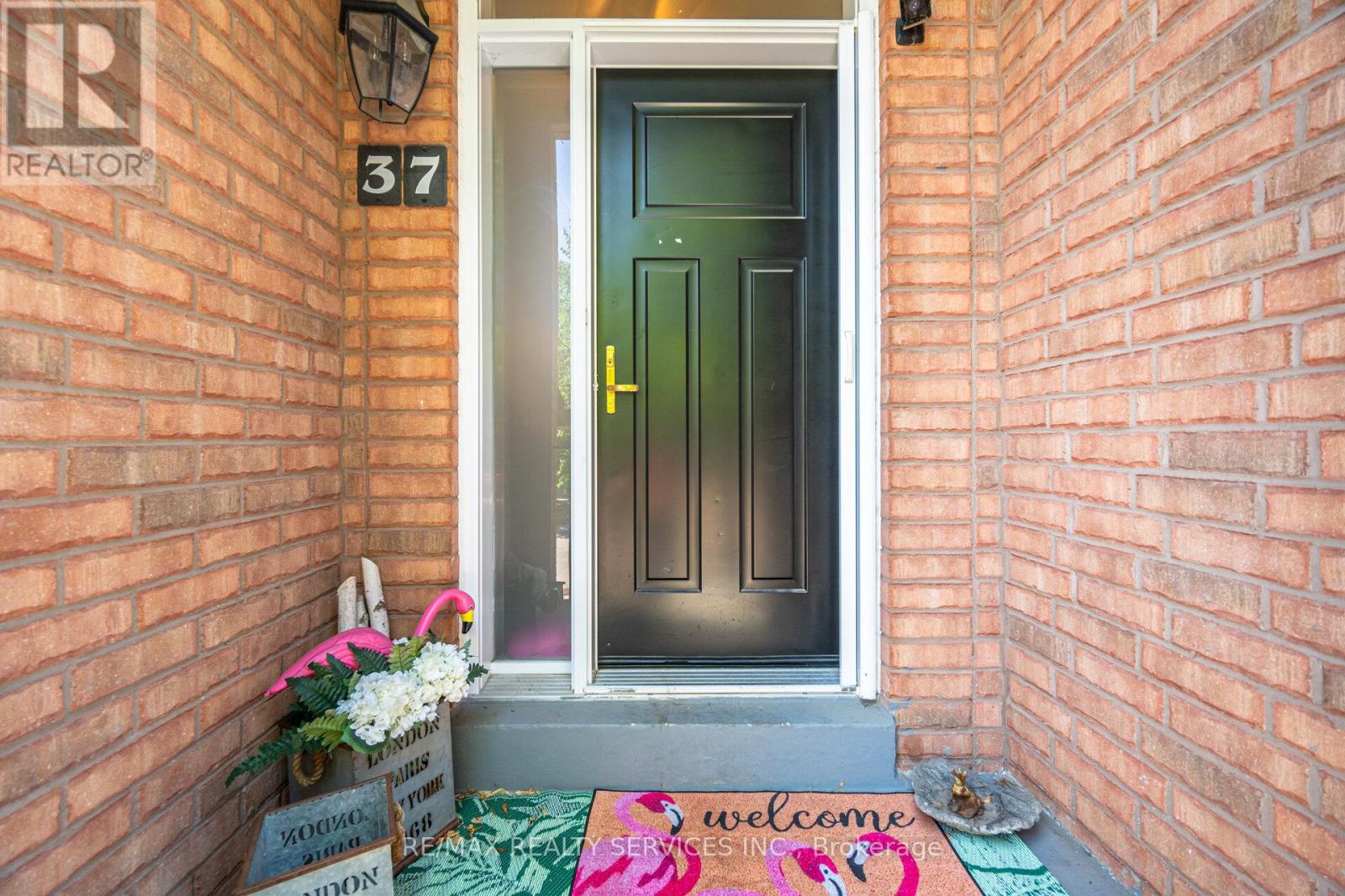 Row / Townhouse for Sale in 37 - 170 HAVELOCK DRIVE|Brampton (Fletcher's Creek South), Ontario L6W4T3 3