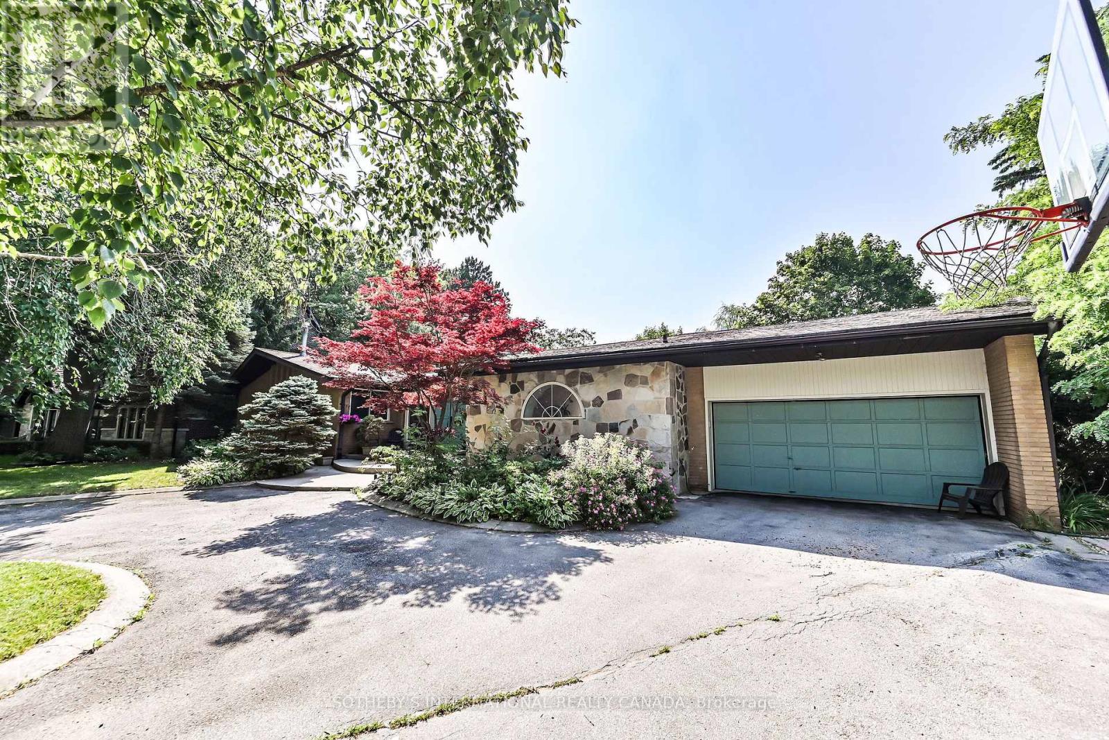 Property image for 130 MONSHEEN DRIVE|Vaughan (East Woodbridge), Ontario L4L2E7