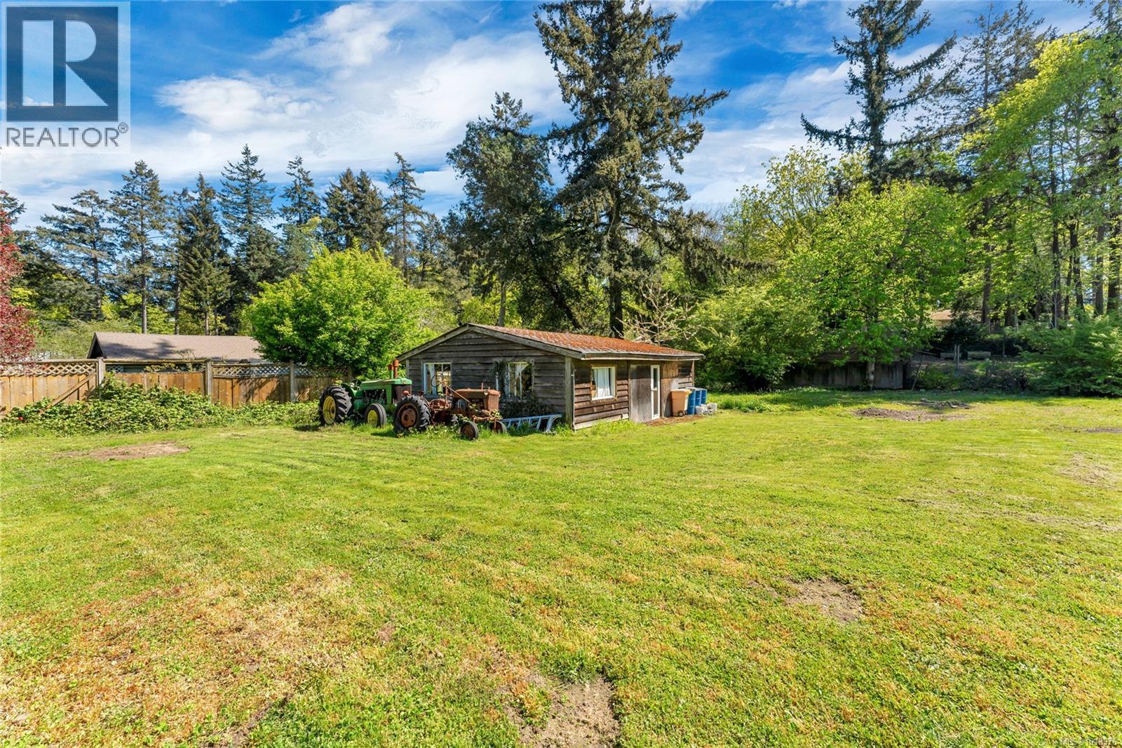For sale: 753 Sayward Rd, Saanich, British Columbia V8Y1R3 - 1013976 ...