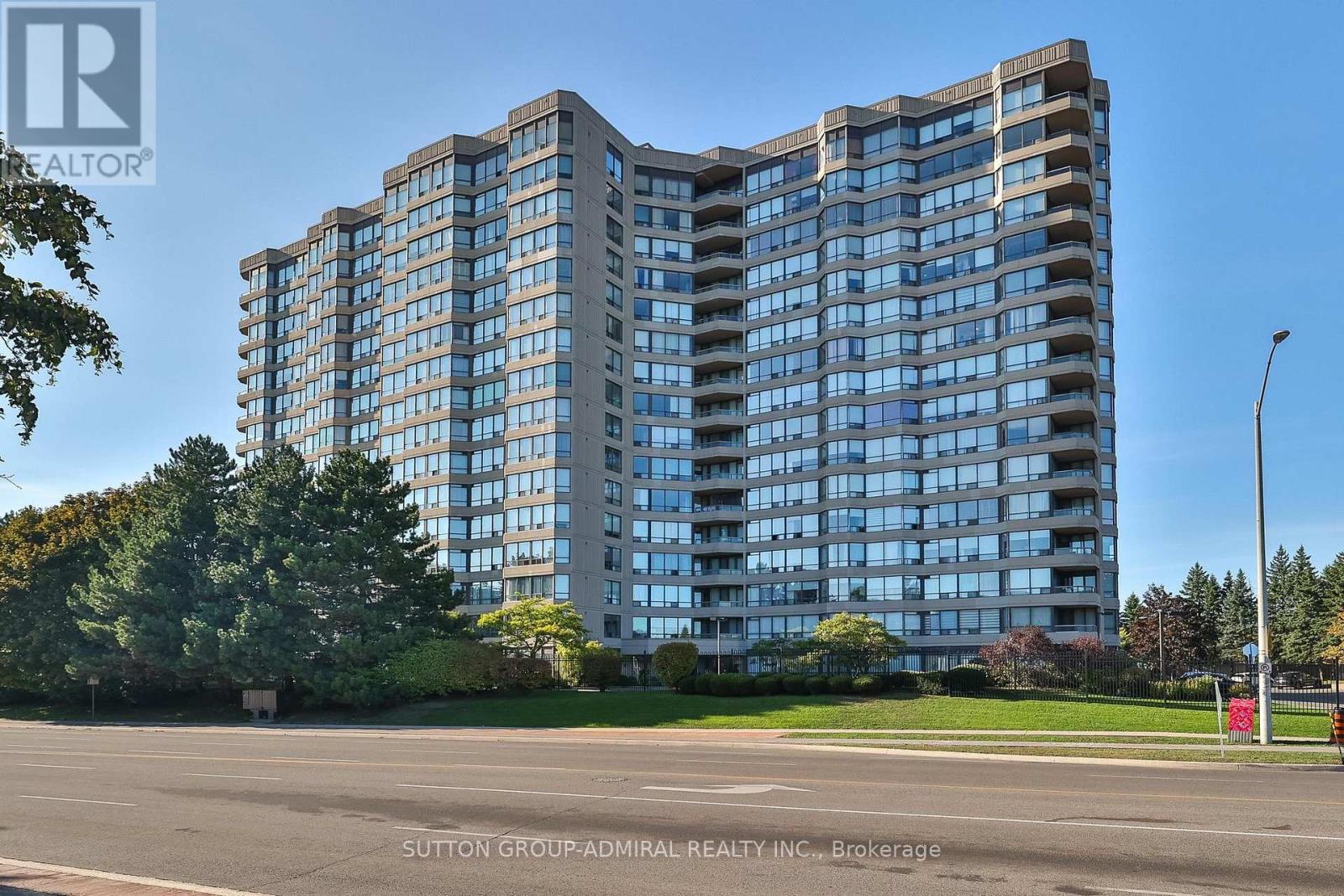 Property image for 308 - 7420 BATHURST STREET|Vaughan (Brownridge), Ontario L4J6X4