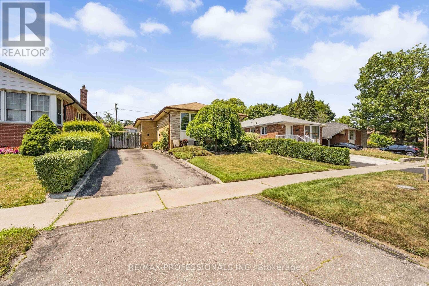 Property image for 6 JOSHUA AVENUE|Toronto (West Humber-Clairville), Ontario M9W4T6