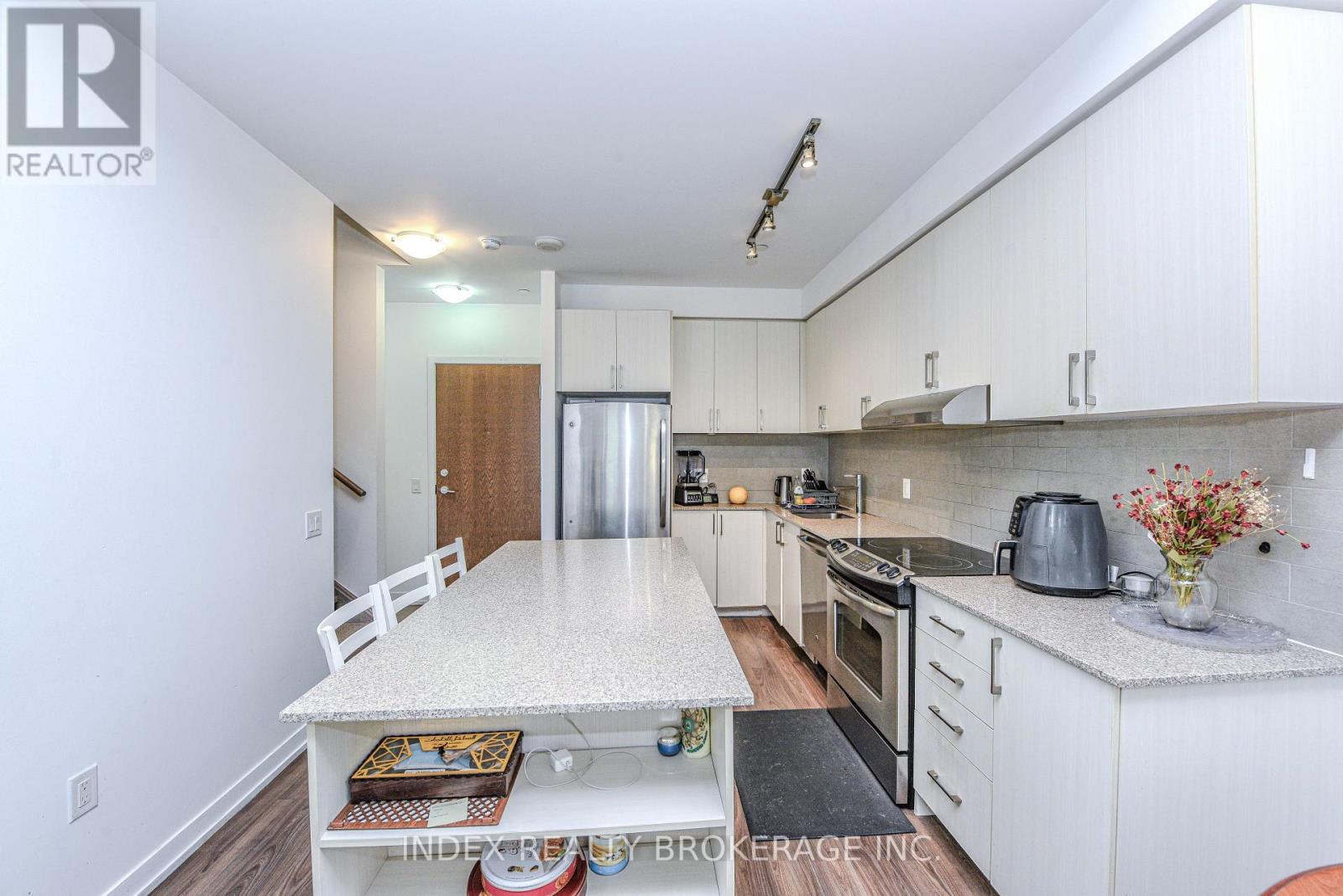 Row / Townhouse for Sale in 103 - 2560 EGLINTON AVENUE|Mississauga (Central Erin Mills), Ontario L5M0Y3