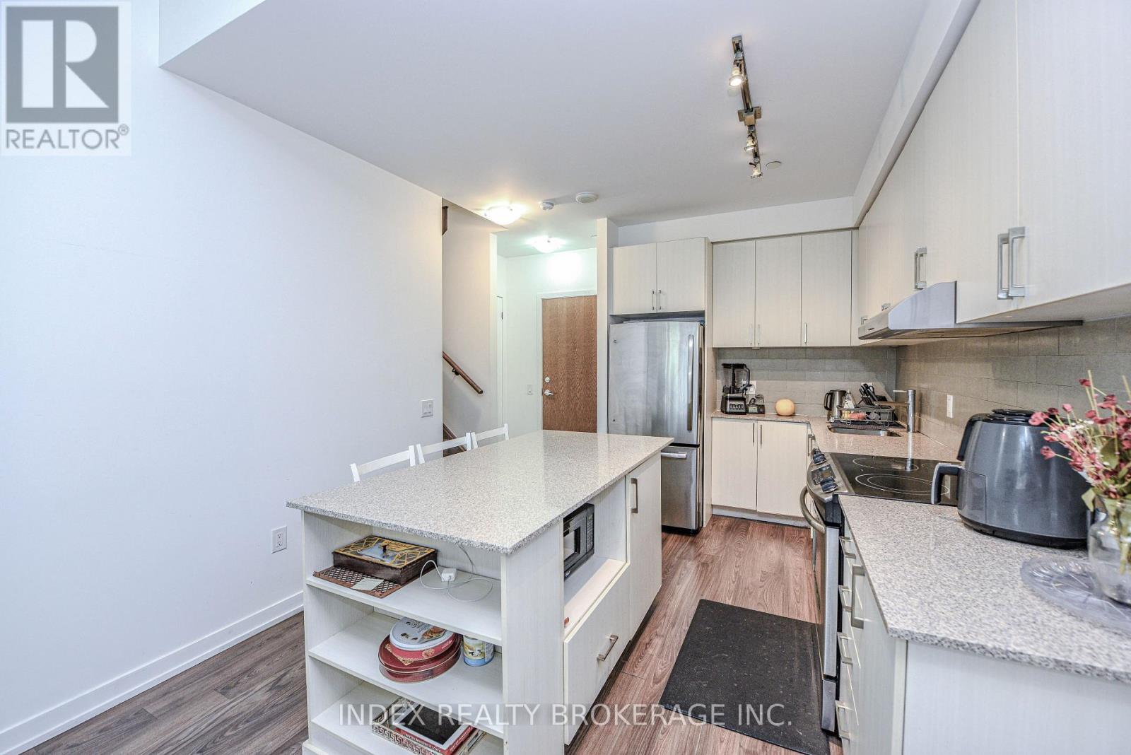 Row / Townhouse for Sale in 103 - 2560 EGLINTON AVENUE|Mississauga (Central Erin Mills), Ontario L5M0Y3 3