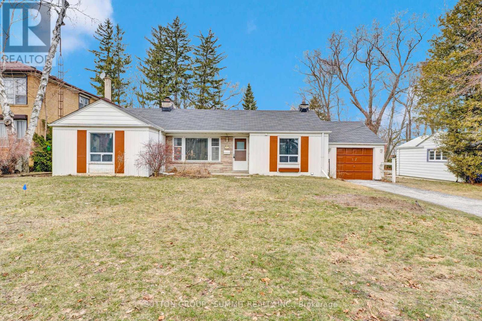 Property image for (HOUSE) - 17 BEN MACHREE DRIVE|Mississauga (Port Credit), Ontario L5H2S2