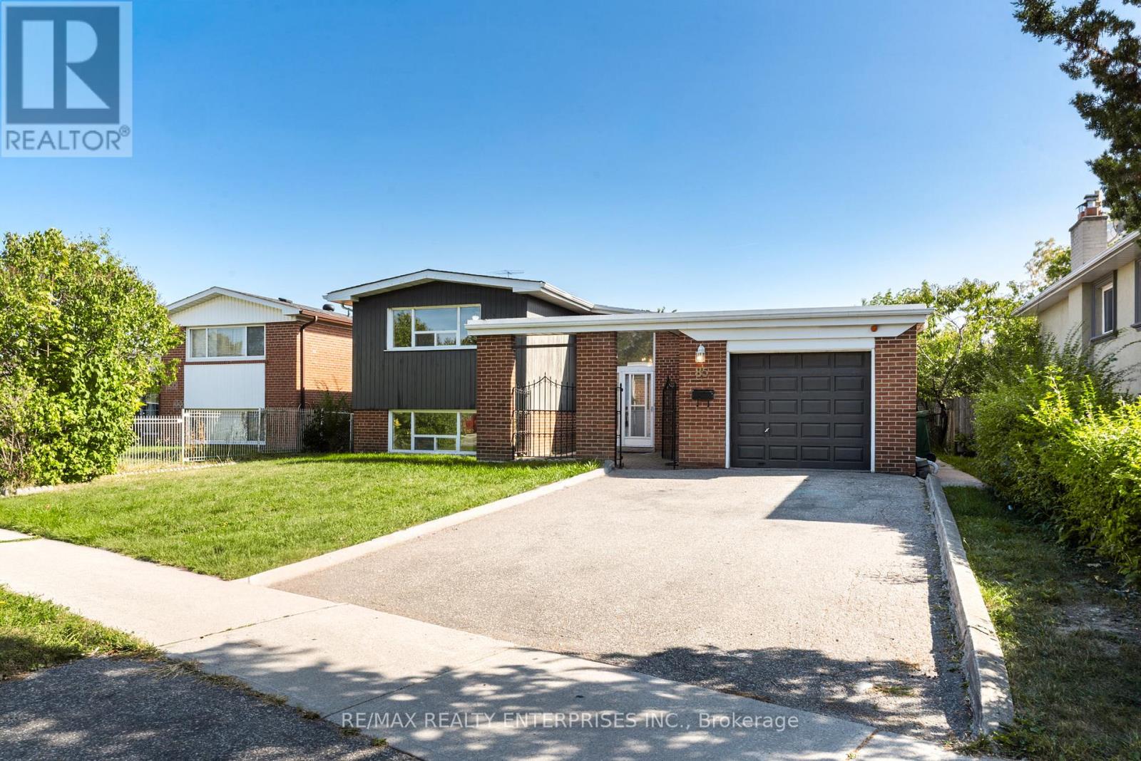 Property image for 85 JOHN GARLAND BOULEVARD|Toronto (Mount Olive-Silverstone-Jamestown), Ontario M9V1N5