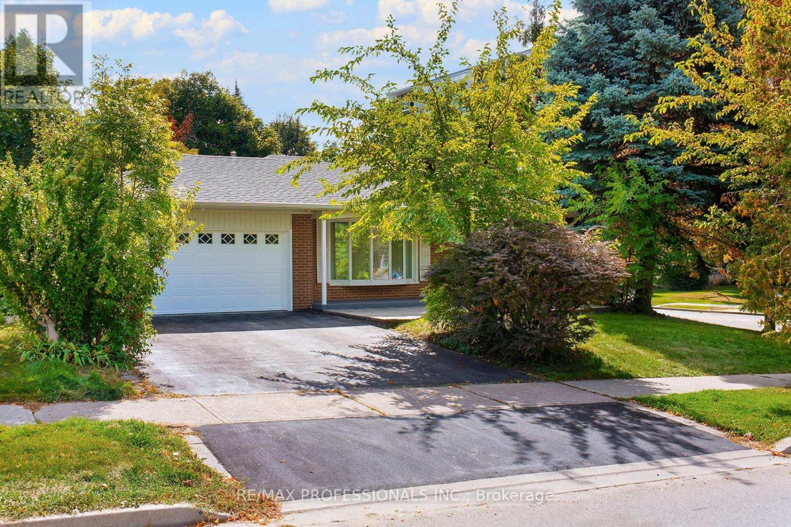 Property image for 37 SUNPLAINS CRESCENT|Toronto (Markland Wood), Ontario M9C1M4