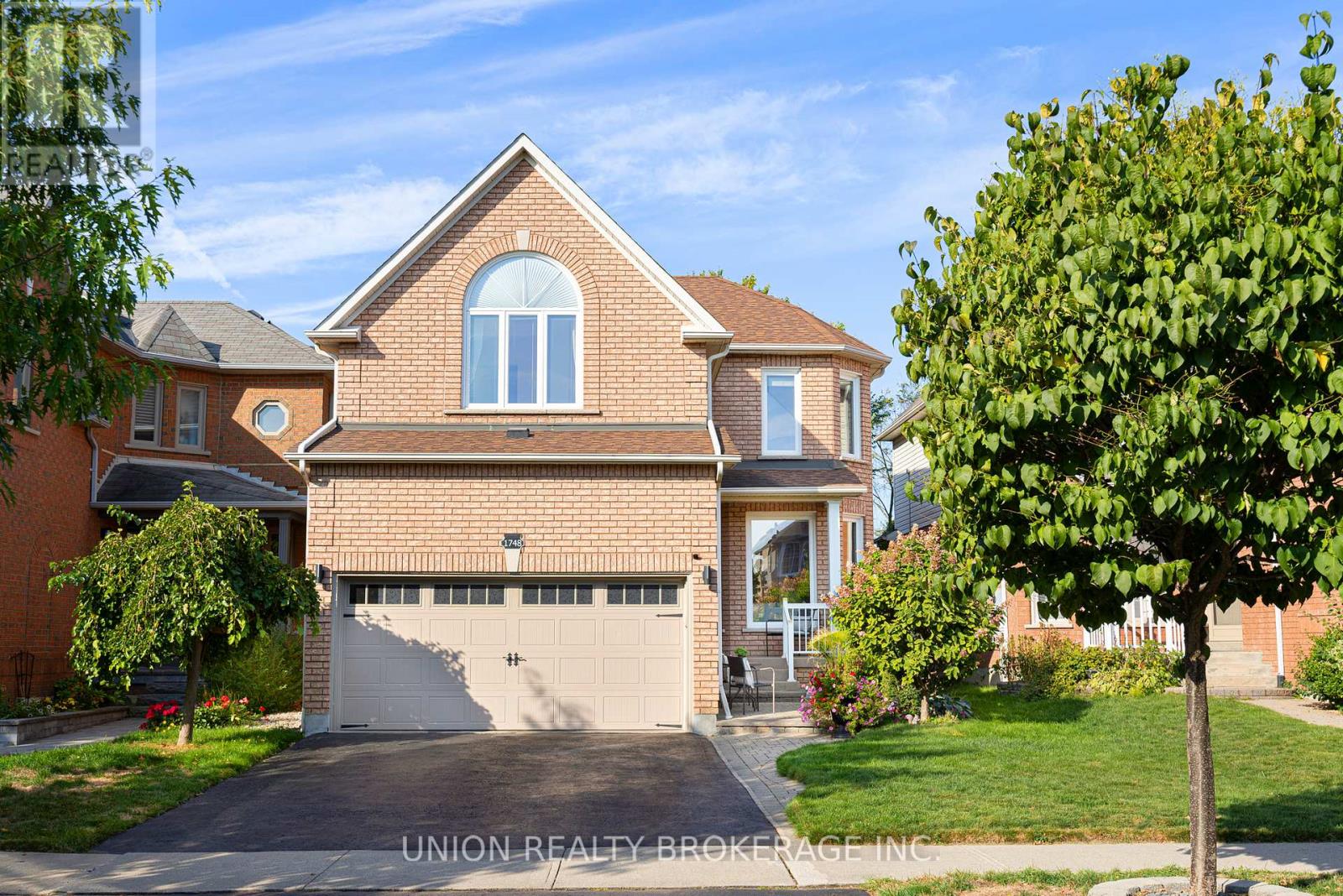 Property image for 1748 AUTUMN CRESCENT|Pickering (Amberlea), Ontario L1V6X3