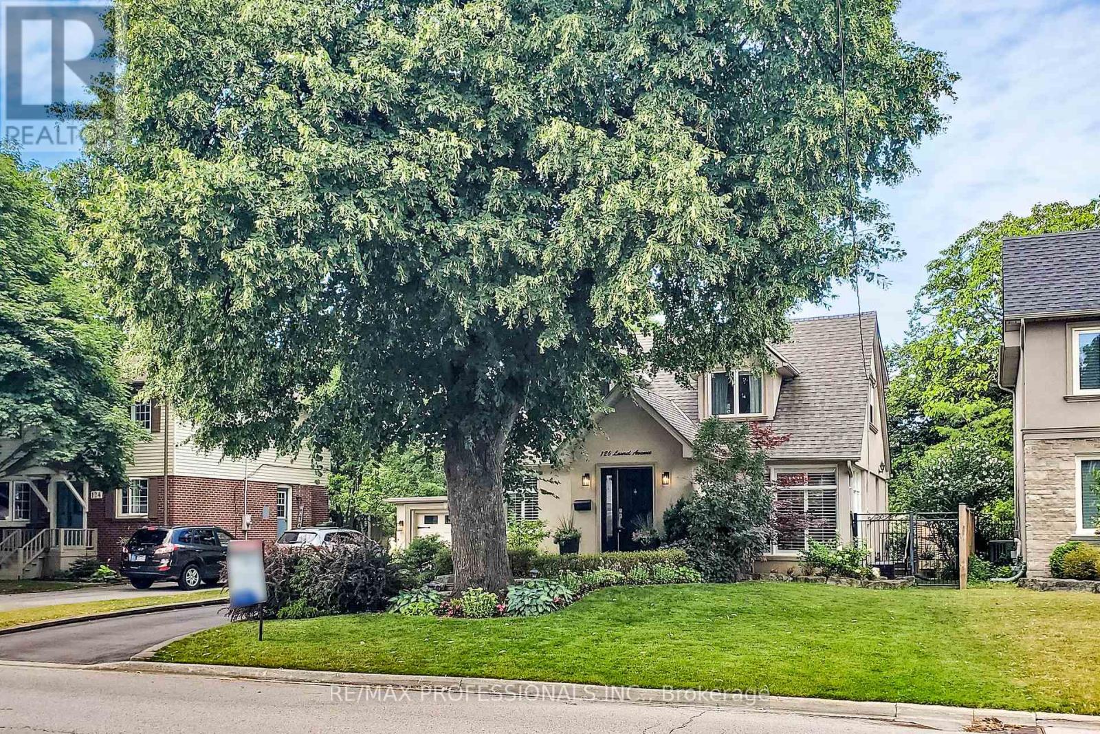 Property image for 126 LAUREL AVENUE|Toronto (Islington-City Centre West), Ontario M9B4T6