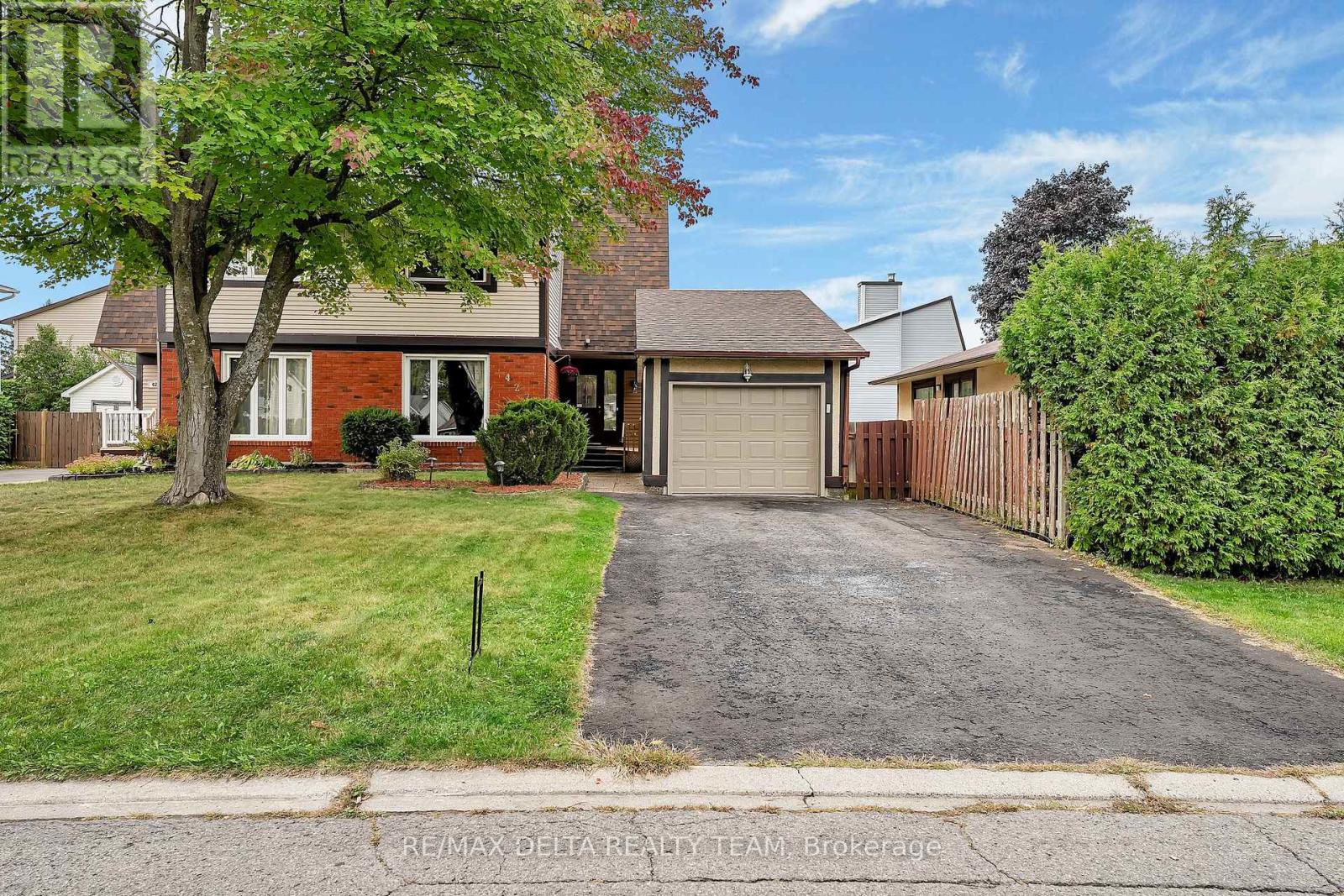 Property image for 427 MOCKINGBIRD DRIVE|Ottawa, Ontario K1E2A8