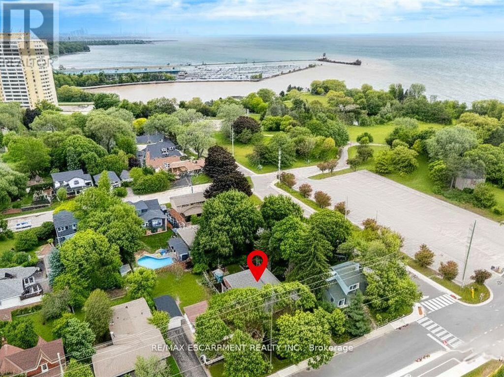 Property image for 43 MISSISSAUGA ROAD S|Mississauga (Port Credit), Ontario L5H2H3