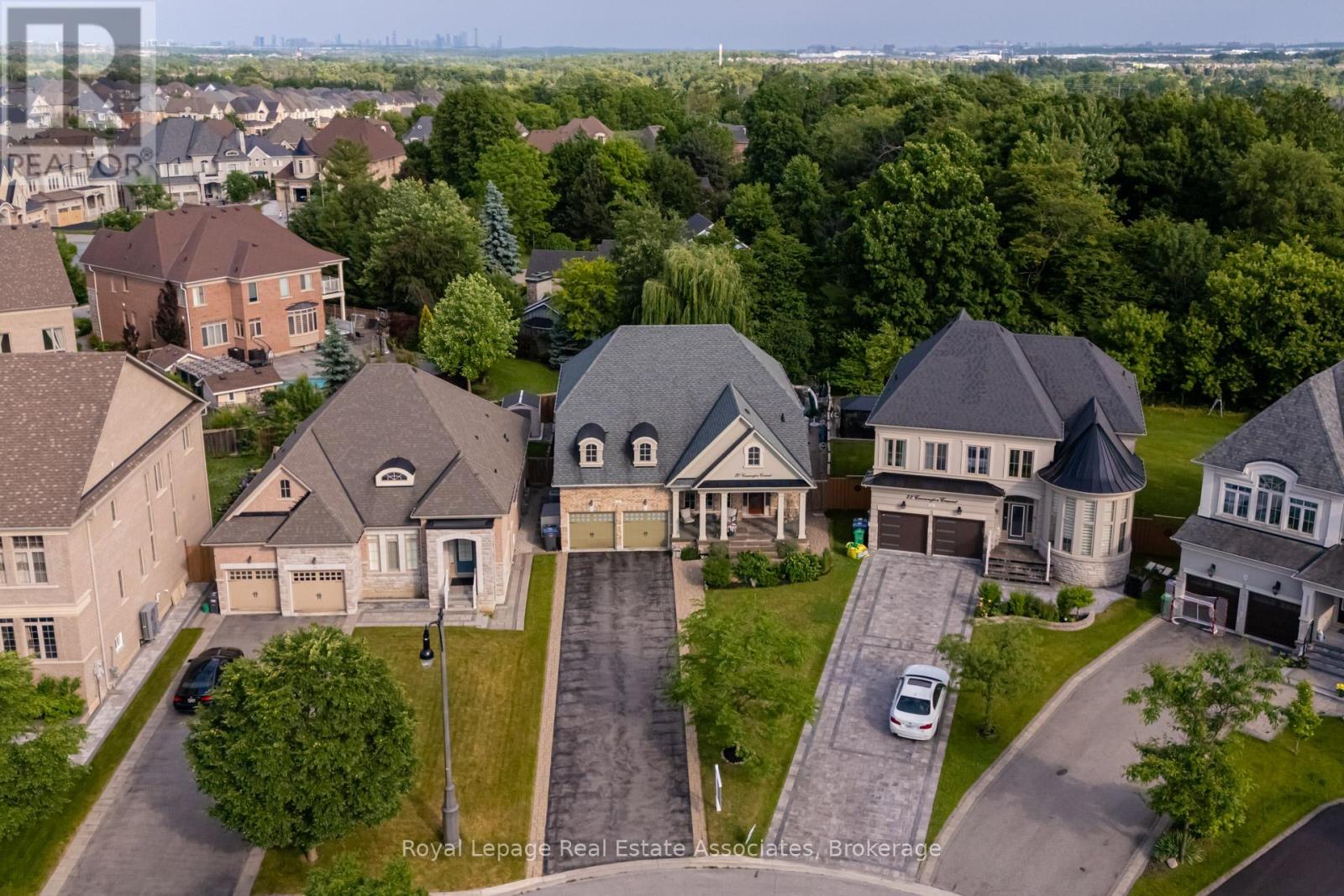 Property image for 20 CANNINGTON CRESCENT|Brampton (Credit Valley), Ontario L6X0W6