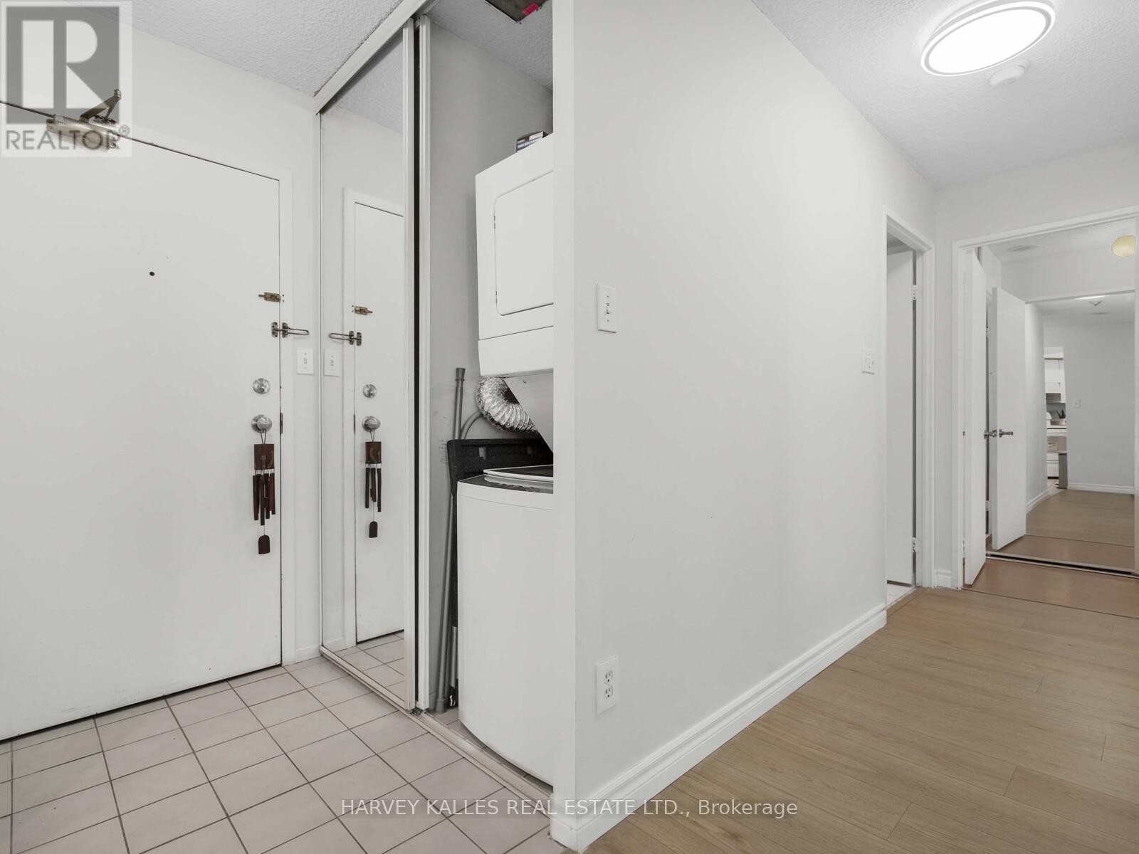 Property image for 211 - 2550 LAWRENCE AVENUE E|Toronto (Dorset Park), Ontario M1P4Z3