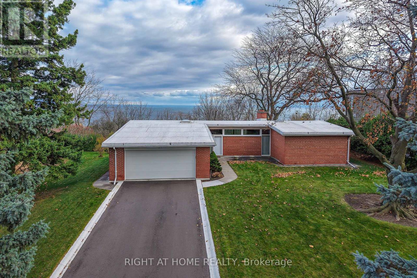 For sale: 59 HILL CRESCENT, Toronto (Scarborough Village), Ontario