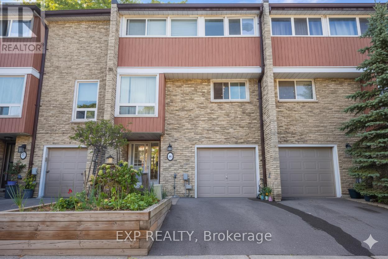 Row / Townhouse for Sale in UNIT 42 - 915 INVERHOUSE DRIVE|Mississauga (Clarkson), Ontario L5J4B2