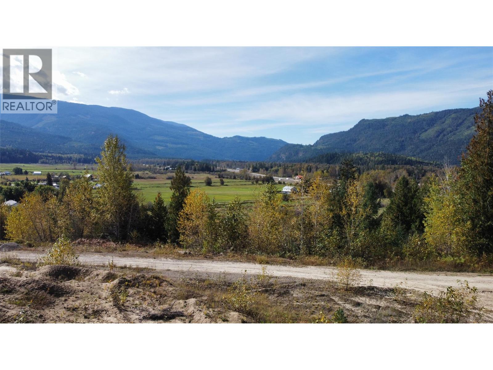 west.more.land様 For sale: 00 Oxbow Frontage Road, Malakwa, British Columbia V0E2J0