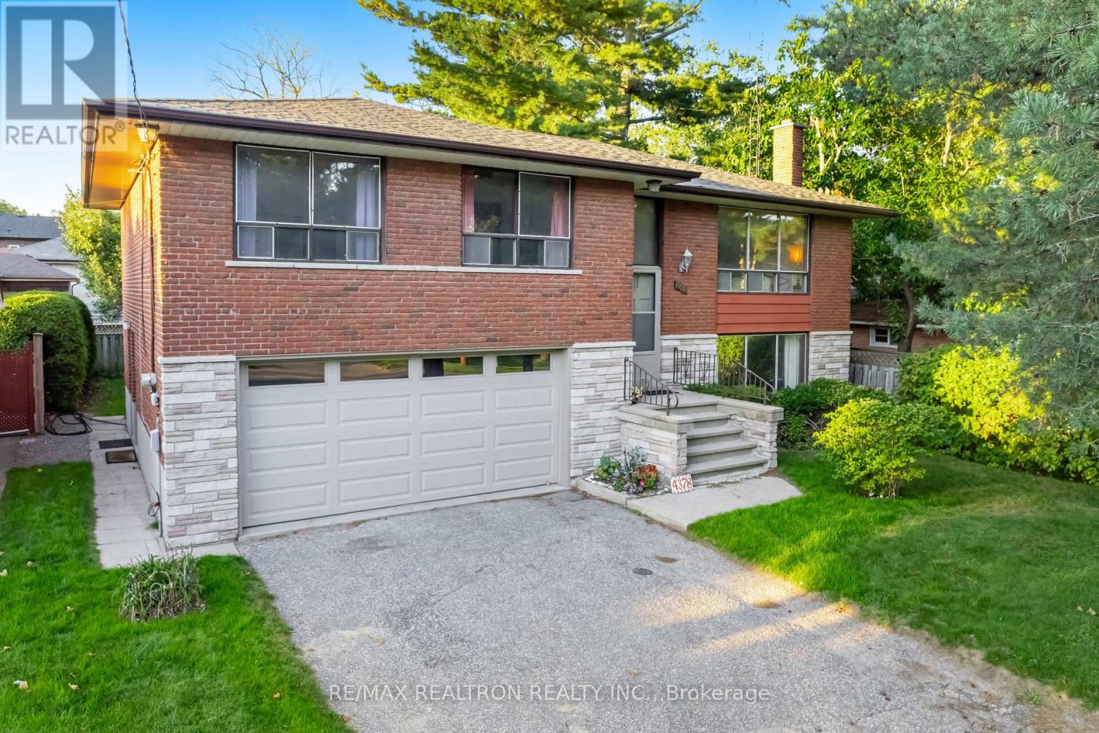 Property image for 4378 LAWRENCE AVENUE E|Toronto (West Hill), Ontario M1E2T3
